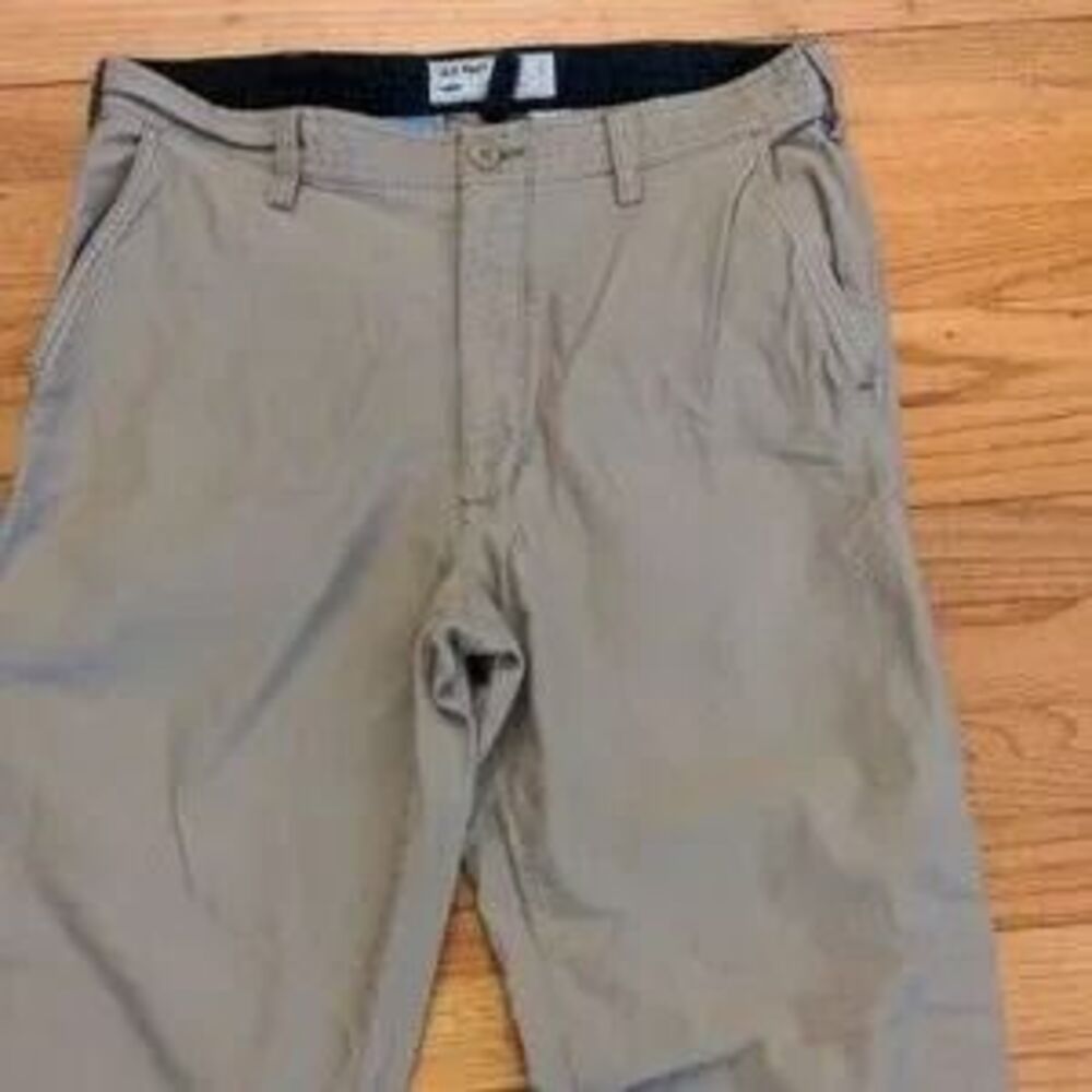 Like new Old Navy men's loose khakis 32x32‎